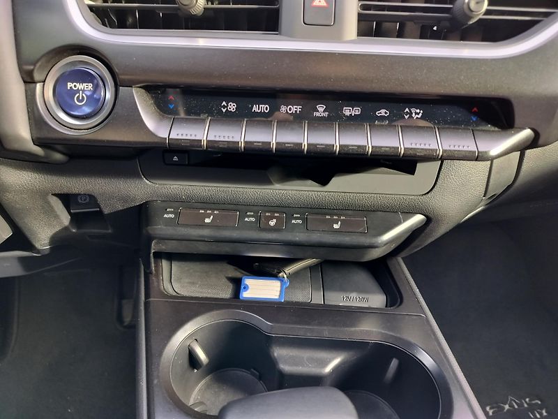 Lexus UX 250h black-white edition, kůže - fotka 15 z 25