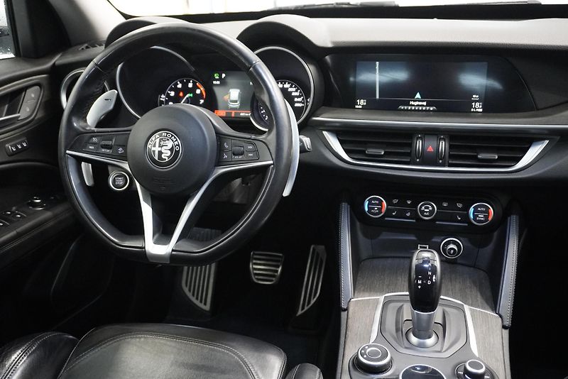 Alfa Romeo Stelvio 2.0 TB 280PS Q4 AUT. - fotka 23 z 29