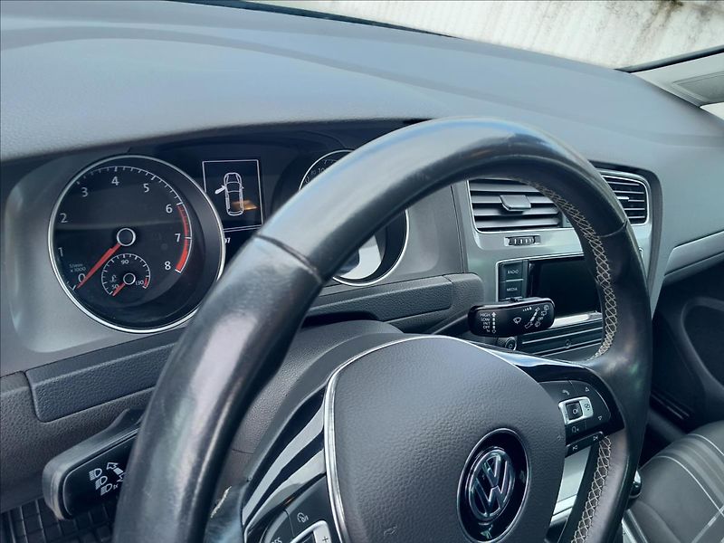 Volkswagen Golf VII 1,2 TSI 81kW LOUNGE - fotka 45 z 60