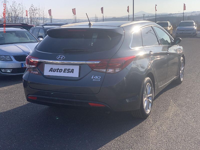 Hyundai i40 (2015) 1.7 CRDi, Automat - fotka 6 z 17