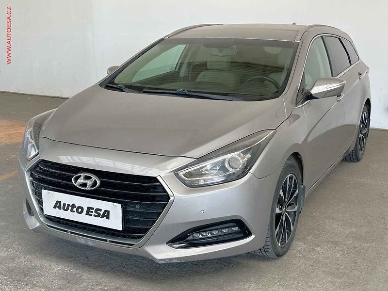 Hyundai i40 (2017) 1.7 CRDi, ČR, Navi, kamera - fotka 3 z 17
