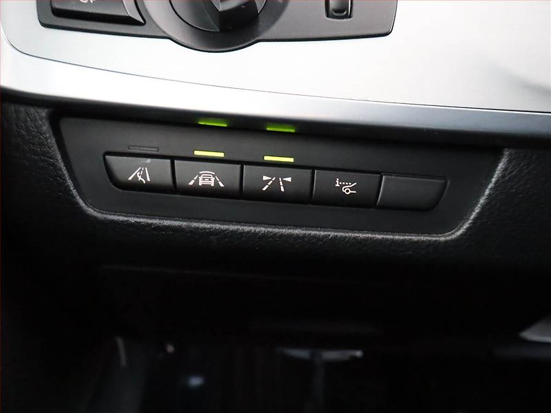 BMW Řada 5 (2013) 530d xDrive, 4X4, Automat - fotka 18 z 27