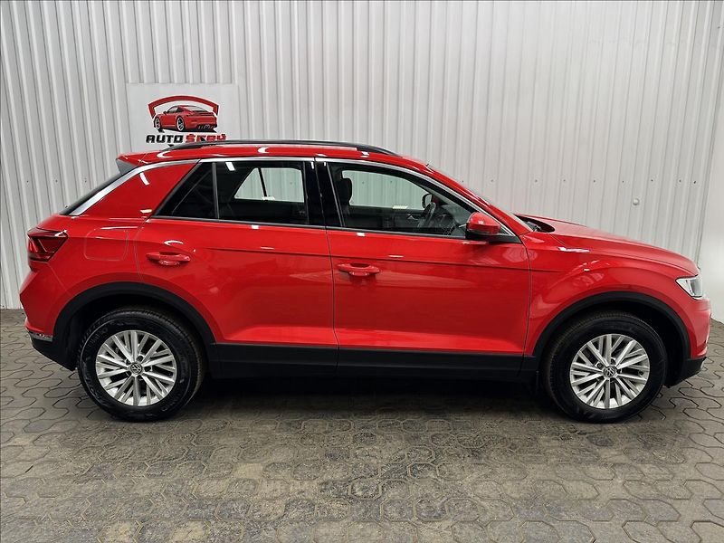 Volkswagen T-Roc 2.0TSI 140kW DSG ACC 4MOTION - fotka 10 z 37