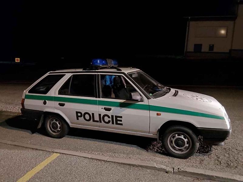 Pozdvižení na D46: Od Vyškova jelo auto ve starých policejních barvách.