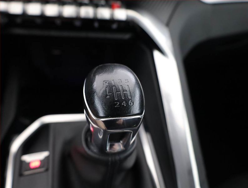 Peugeot 5008 (2021) 1.5 BlueHDi, 7 míst, ČR,1.maj - fotka 14 z 20