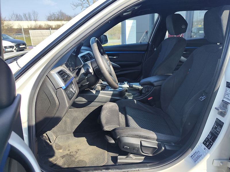 BMW Řada 3 320d/140kW xDrive M-paket ČR - fotka 14 z 32