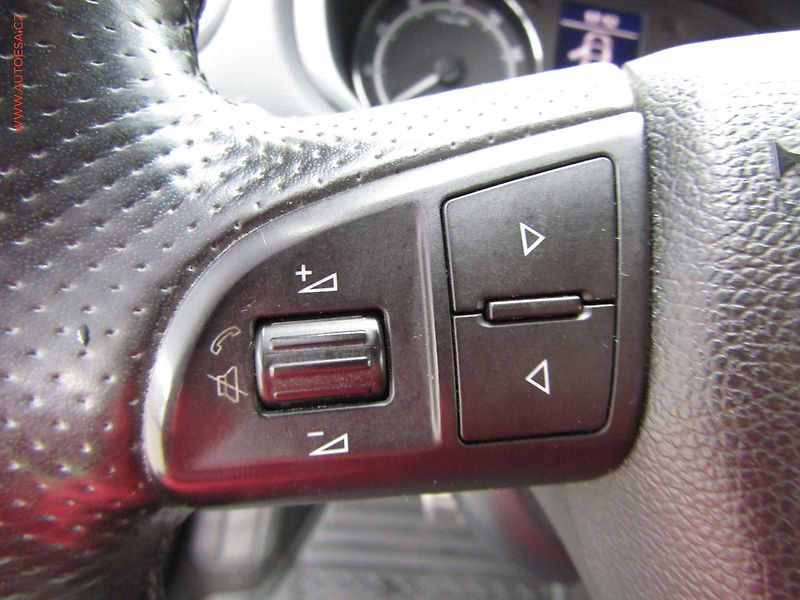 Škoda Fabia (2011) 1.4 TSi, 2.maj,ČR, RS, DSG - fotka 12 z 17