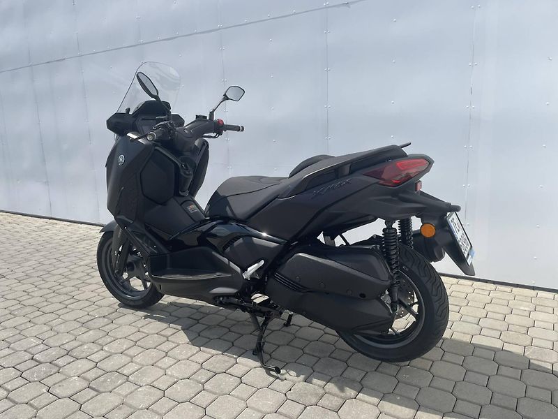 Yamaha (2025) XMAX 300 Tech Max EU5+ - fotka 7 z 10
