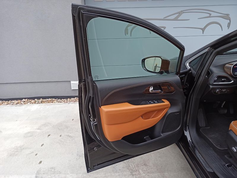 Chrysler Pacifica 3.6 194kW PHEV PINNACLE  - fotka 29 z 31