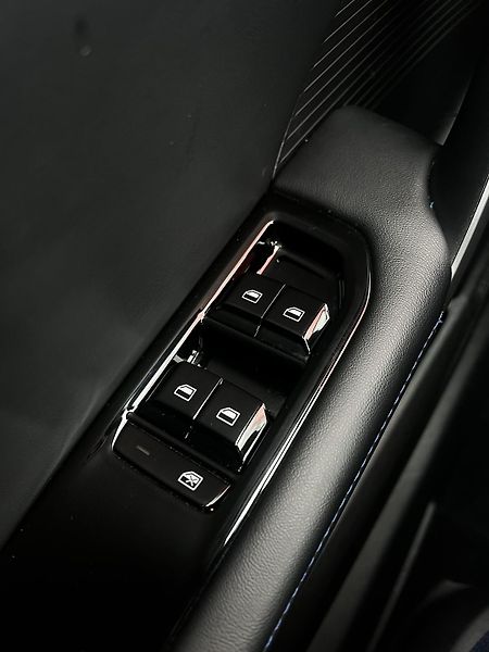 MG MG4 150kW 64kWh LUXURY 1.Maj DPH - fotka 18 z 23