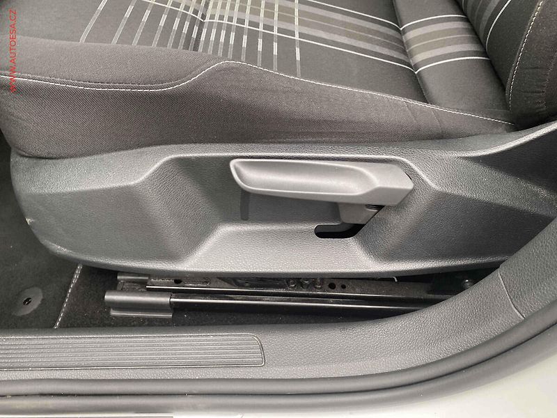 Volkswagen Golf (2015) 1.4 TSi, Lounge, TZ, navi - fotka 14 z 17