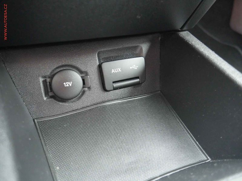 Kia Ceed (2008) 1.6CVVT, ČR, AC, TZ - fotka 16 z 21