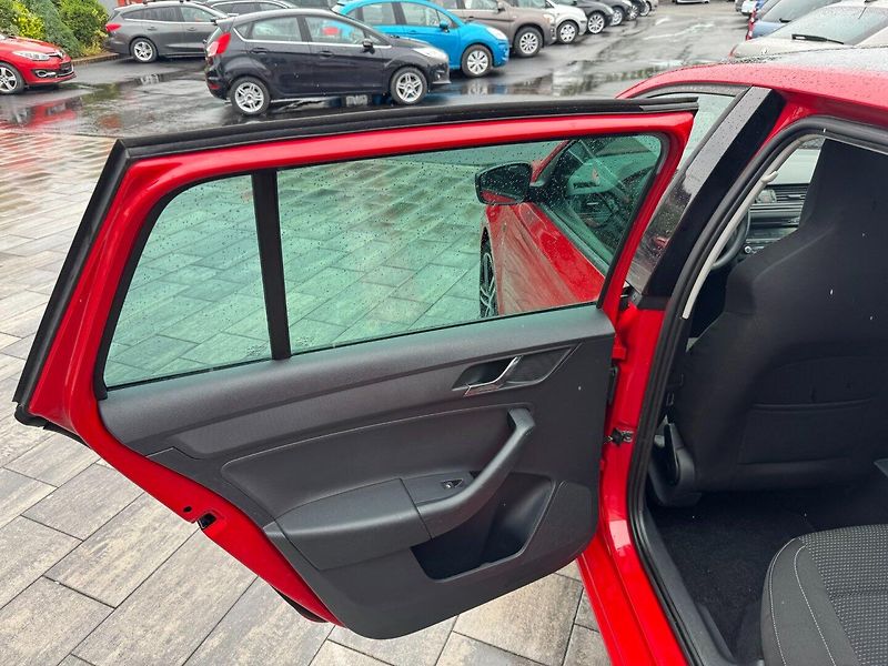 Škoda Rapid (2014) Spaceback 1.2 TSI StylePlus - fotka 12 z 31