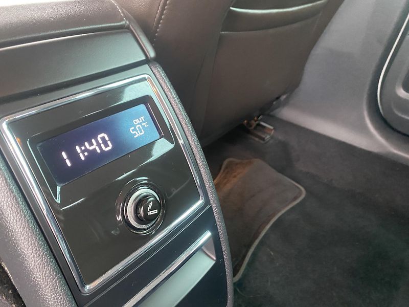 Škoda Superb 2.0TDi 4x4 170PS DSG L+K COMBI - fotka 104 z 158
