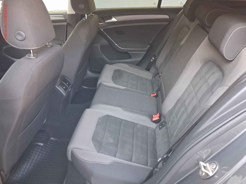 Volkswagen Golf (2018) 1.0TSI, ČR - fotka 10 z 16