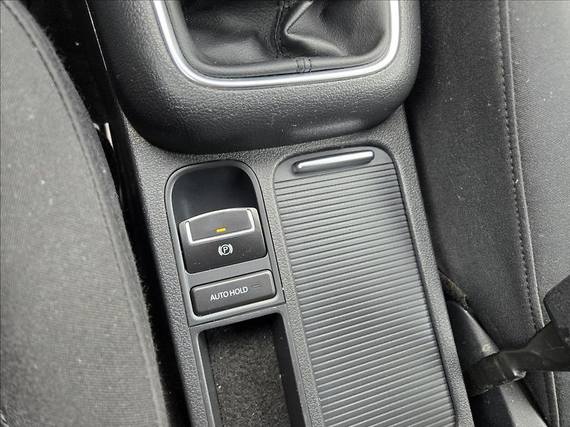 Volkswagen Tiguan 2,0 TDI  4x4 - fotka 21 z 23