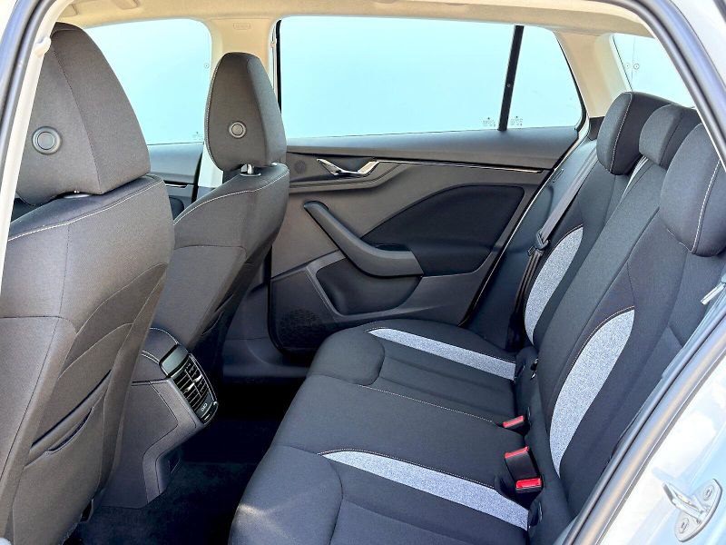 Škoda Scala (2025) 1.0 TSI / 85 kW / SELECTION - fotka 15 z 28