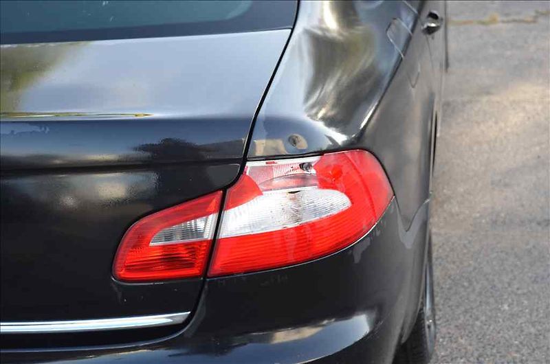 Škoda Superb (2011) 2,0 TDI - fotka 16 z 35