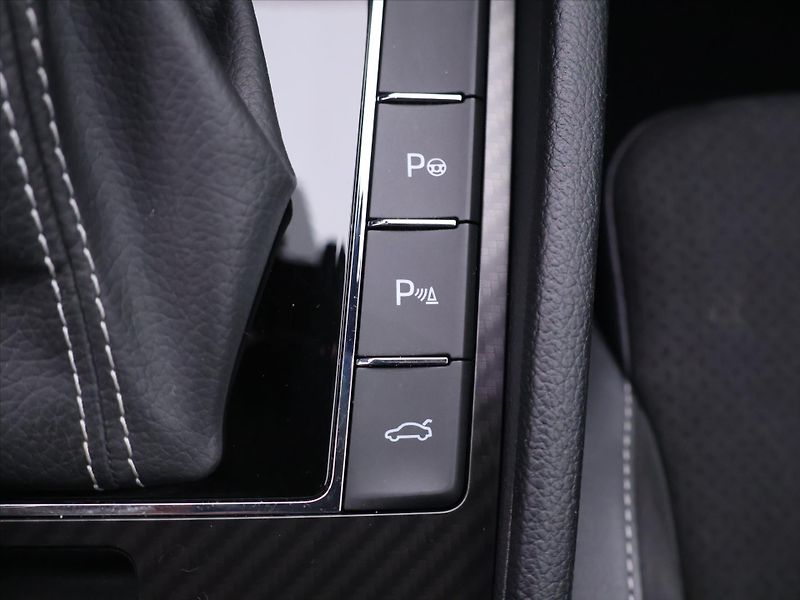 Škoda Superb 2,0 TDI 147kW Sportline DSG DP - fotka 22 z 30