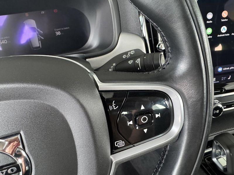 Volvo V90 T6 AWD*Recharge*KeyLess*Tažné - fotka 26 z 37