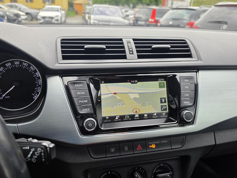 Škoda Fabia 1.0 TSI Park Senzor Navi - fotka 22 z 22