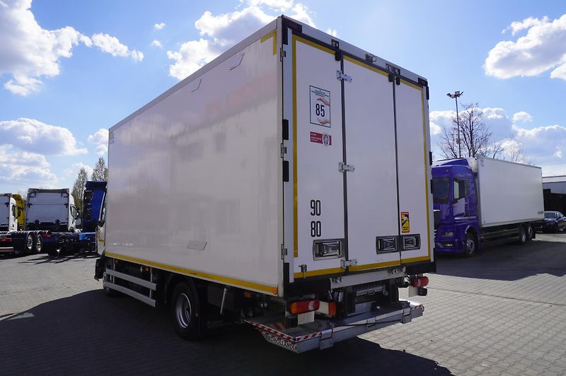 Renault Trucks D (2016) 12 / Lamberet refrigerated tru - fotka 4 z 24