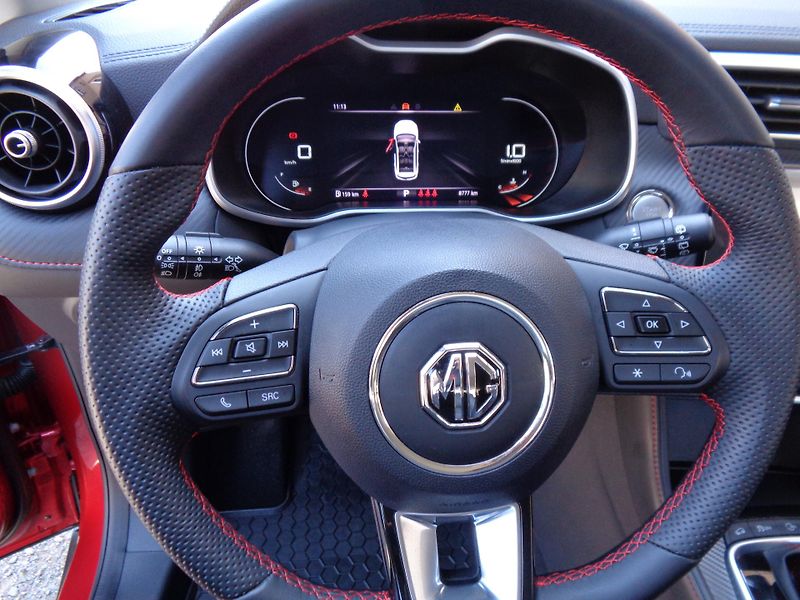 MG ZS 1,0i 111 PS,AT,Excl,MÁLO KM! - fotka 14 z 31