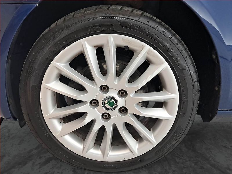 Škoda Octavia (2011) Laurin&Klement 1.8 TSI - fotka 15 z 22