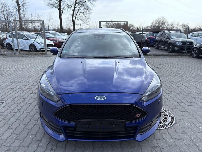 Ford Focus 2.0 ST 184 kW navi. xenony - fotka 2 z 23