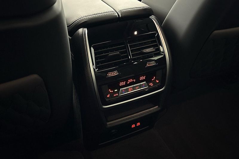 BMW X7 xDrive40d - fotka 28 z 30