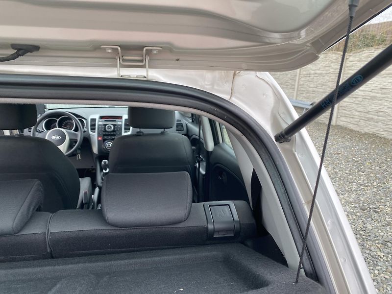 Kia Venga 1.4i 16v 90PS KLIMA SERVIS!!!  - fotka 112 z 144