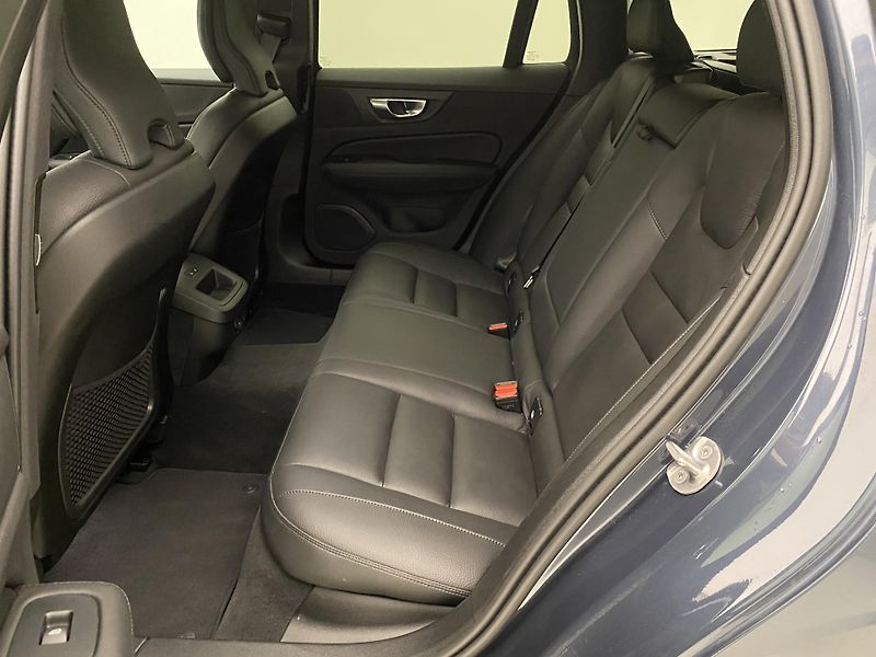 Volvo V60 B4 DARK PLUS AUT CZ - fotka 5 z 54