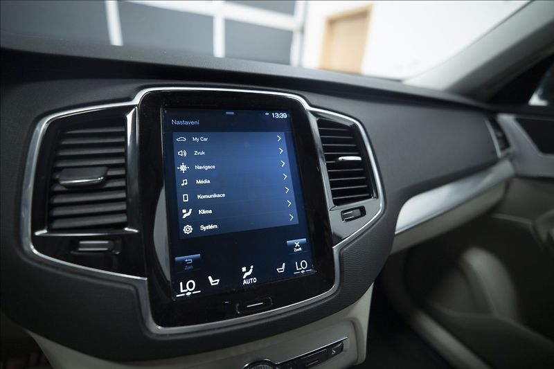 Volvo XC90 2,0 D5 AWD 1. MAJITEL ČR TAŽNÉ - fotka 34 z 44