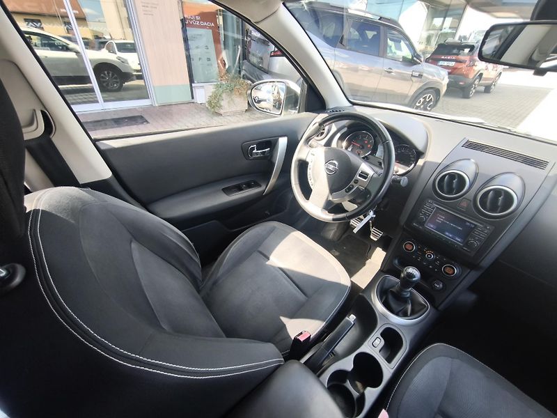 Nissan Qashqai 2010 2.0 dCi 4x2 7 MÍST (+2) - fotka 7 z 33