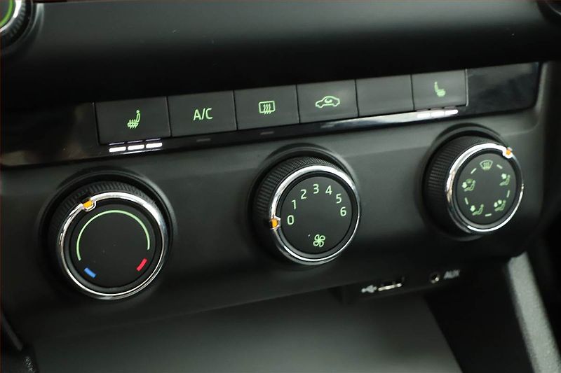 Škoda Octavia (2014) 1.6 TDI, Serv.kniha, Tempomat - fotka 9 z 13