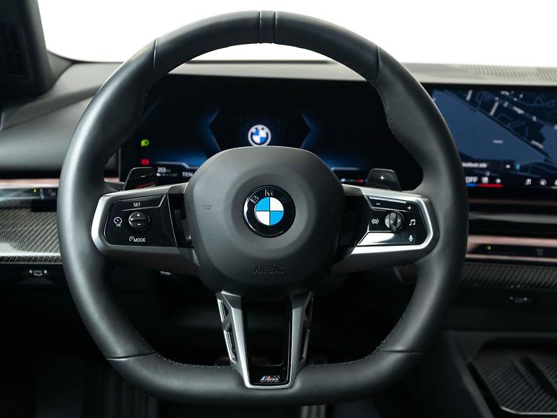 BMW Řada 5 540d xDrive Touring - fotka 13 z 23