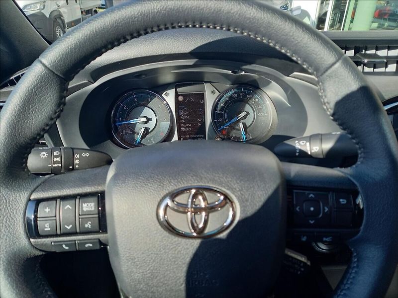 Toyota Hilux 2,8 Invincible  Double Cab - fotka 13 z 13