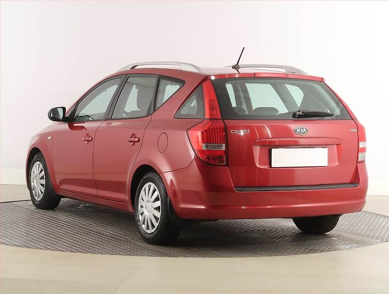 Kia Ceed (2010) 1.6 CRDi, jezdí výborně - fotka 4 z 16
