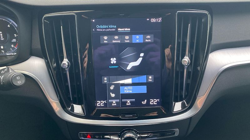 Volvo V60 Cross Country Pro, B4 AWD, 145 - fotka 18 z 28