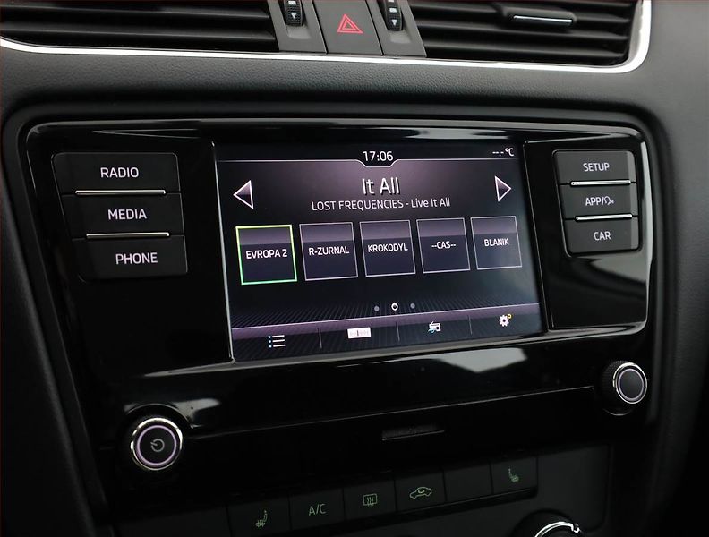 Škoda Octavia (2018) 1.6 TDI, Tempomat - fotka 12 z 16