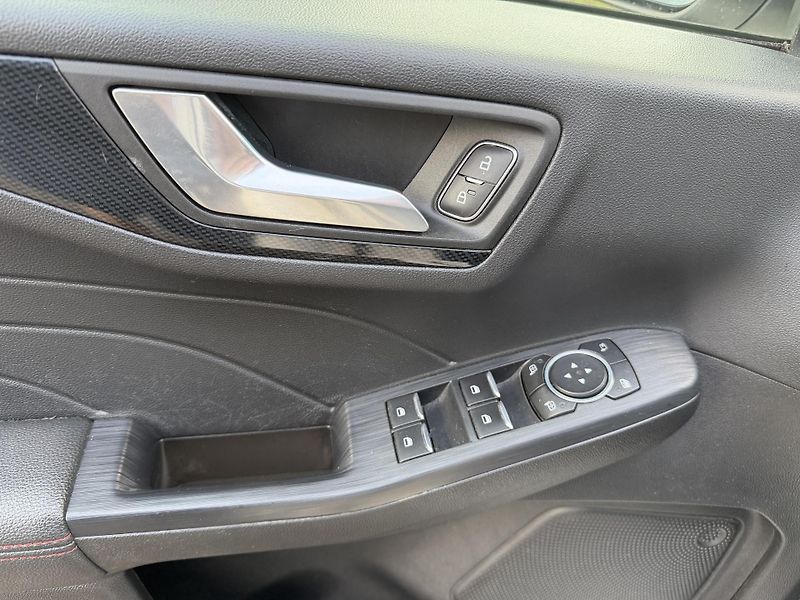 Ford Kuga 2.0TDCi ST-LINE  -  140kw - fotka 15 z 25
