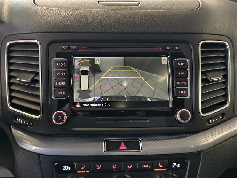 Volkswagen Sharan 2.0 TDi 125kW 7 MÍST KAMERA  - fotka 16 z 23