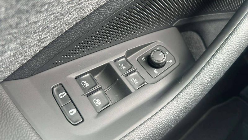 Škoda Superb Combi Selection 2,0TDI 110kW D - fotka 18 z 31