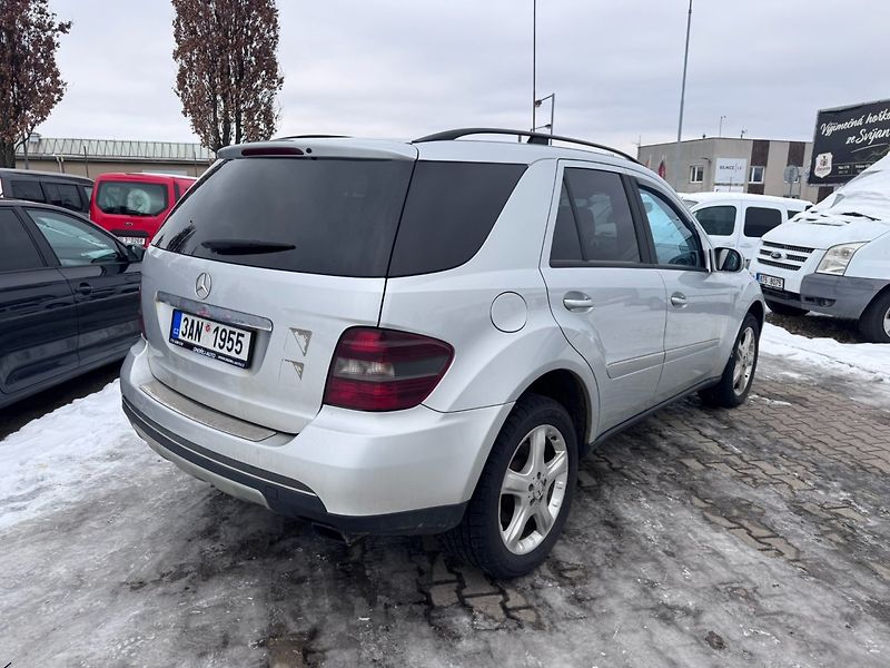 Mercedes-Benz Třídy M (2005) ML 320 3,0D V6 165KW ČR - fotka 7 z 41