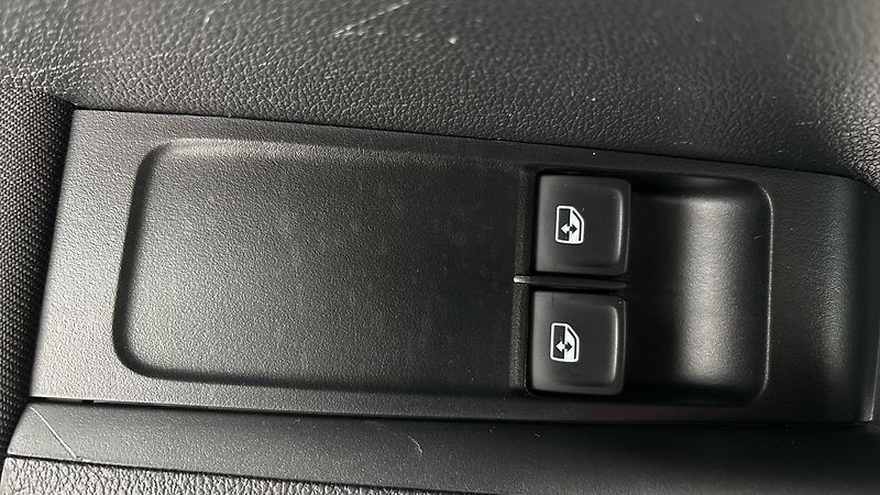 Škoda Fabia 1.0 TSI Ambition Combi - fotka 21 z 23