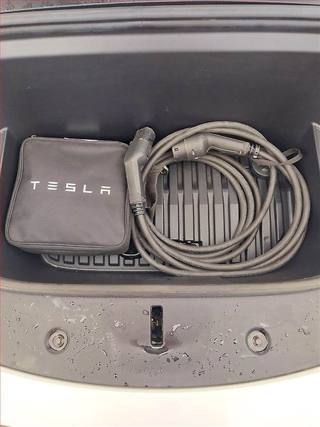 Tesla Model Y (2023) Long Range AWD 79kWh, SoH 92% - fotka 18 z 18