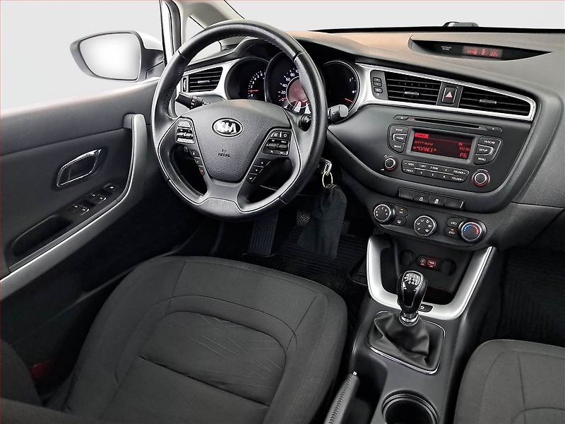 Kia Ceed (2017) 1.6 GDI, Serv.kniha, Tempomat - fotka 7 z 16