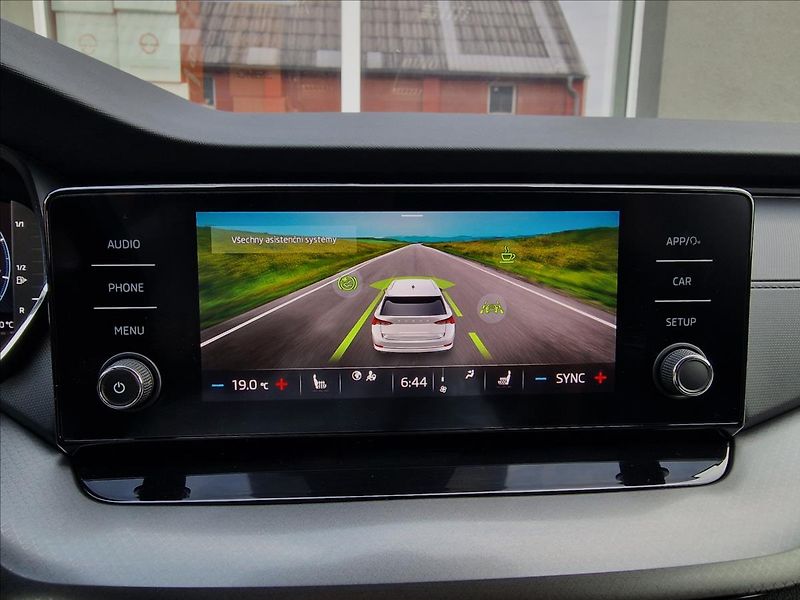 Škoda Octavia 2.0 TDI 110kW Combi,ČR,1.Maj. - fotka 26 z 50