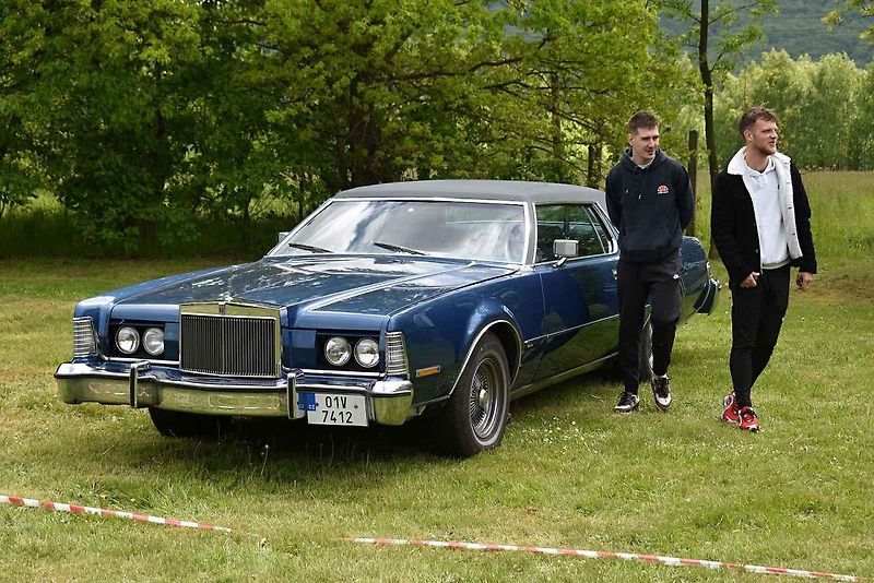Ve Varnsdorfu se potkali majitelé několika desítek automobilových veteránů.