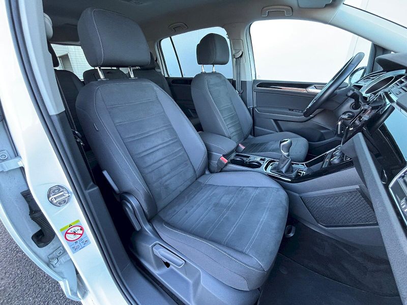 Volkswagen Touran (2022) 1.5 TSI 110kW HighLine 7 míst - fotka 30 z 35